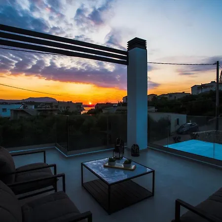 Avrilia Seaside Heated Pool *