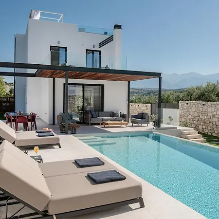 Avrilia Seaside Heated Pool Almirida