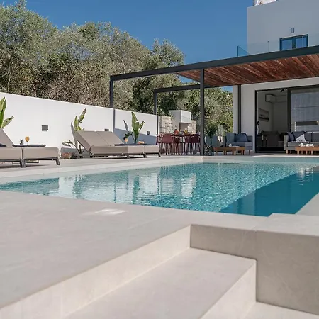Villa Avrilia Seaside Heated Pool