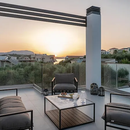 Avrilia Seaside Heated Pool Almirida