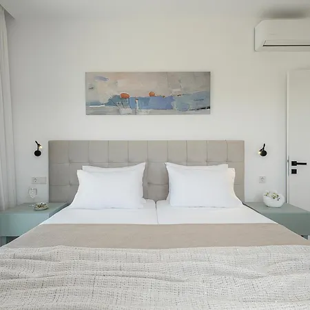 Avrilia Seaside Heated Pool ヴィラ Almirida
