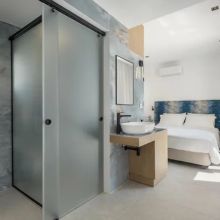 Avrilia Seaside Heated Pool *