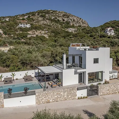 Avrilia Seaside Heated Pool Villa Almirida