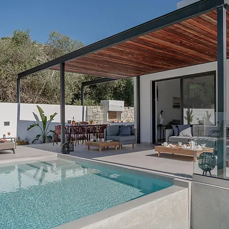Avrilia Seaside Heated Pool Villa