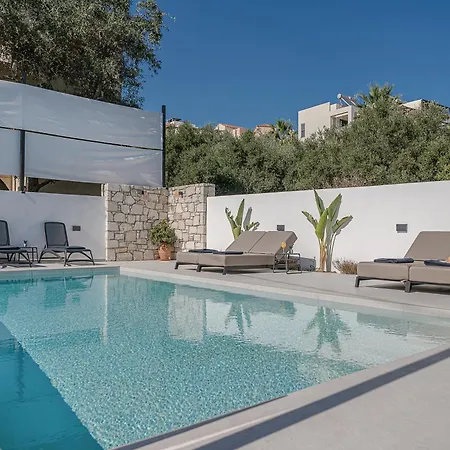 Avrilia Seaside Heated Pool Villa *