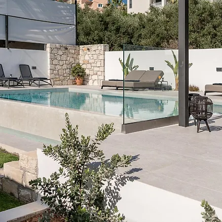 Avrilia Seaside Heated Pool * Almirida